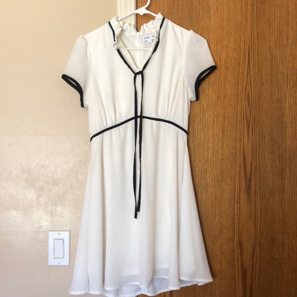 Super cute white dress with black details